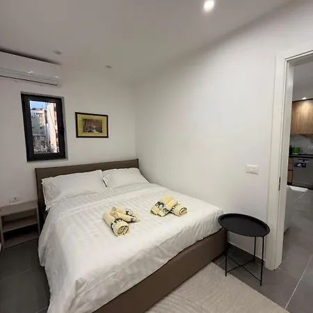 Red Lotus Apartman *
