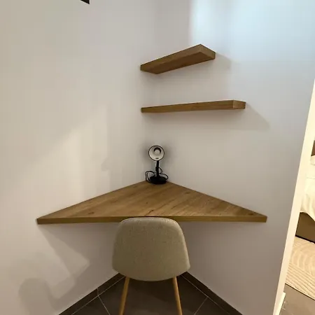 Red Lotus Apartman Tirana