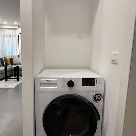 Red Lotus Apartman
