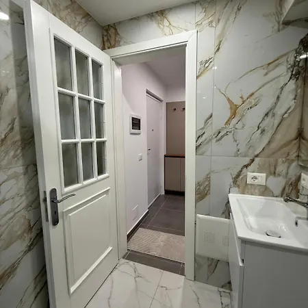 Apartment Red Lotus Tirana